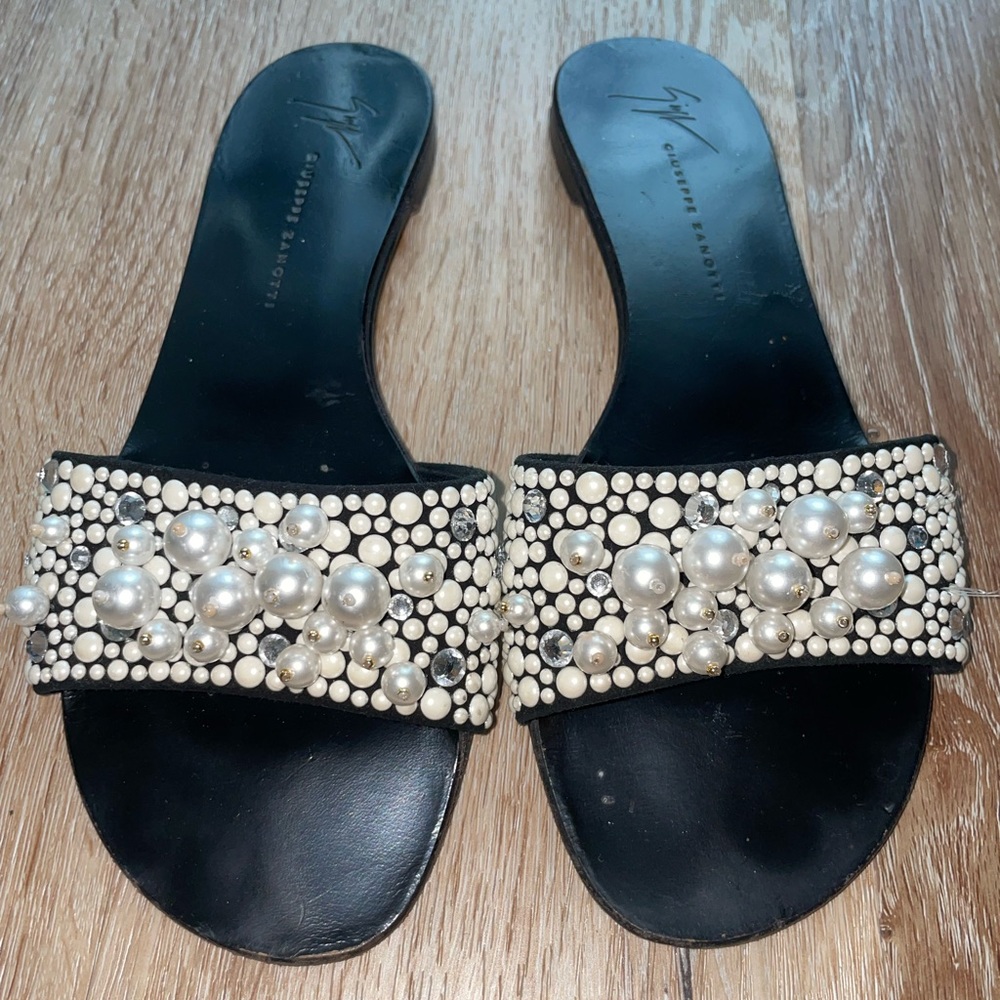 Giuseppe Zanotti Crystal Ornament Sandals